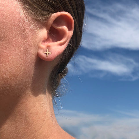 Positive stud earrings, 10k gold, medium