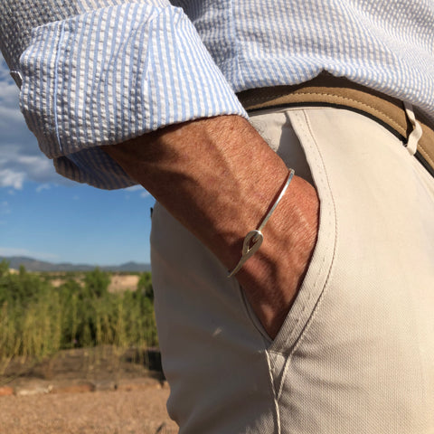 Grande sterling silver hammered hook & eye bracelet