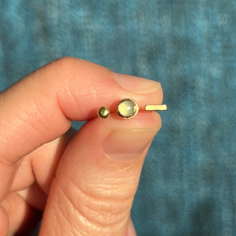 18k Dash earrings, single stud