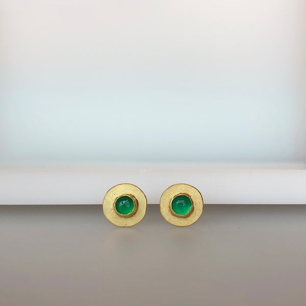 Disc stud earrings with green stones