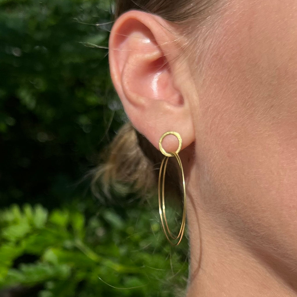 Small double hoop earrings in 18k gold