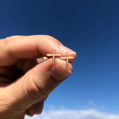 Positive stud earrings in 10k gold, medium