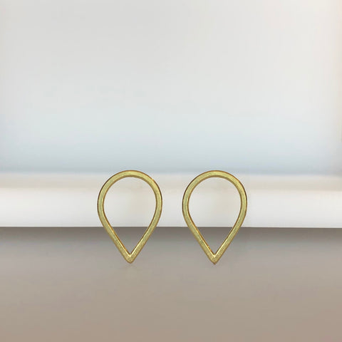 Small droplet earrings in 18k gold